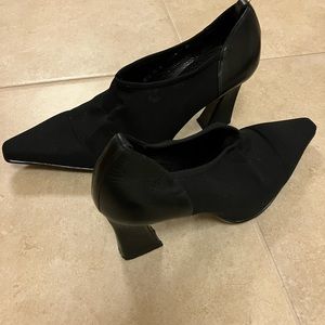 Donald J Pliner Black heels